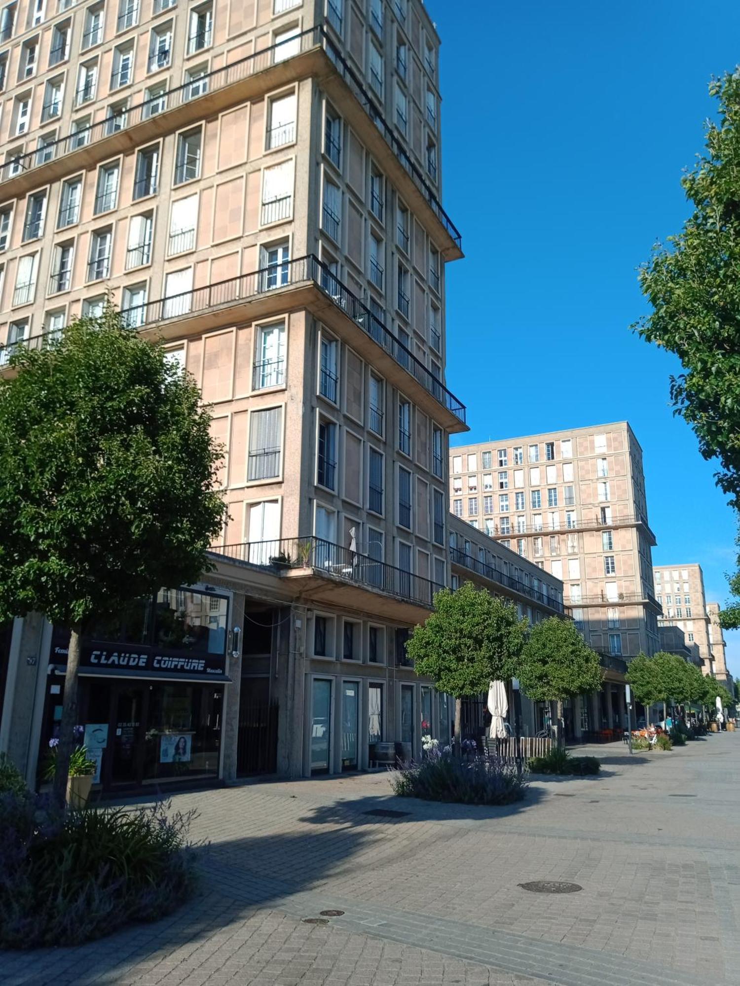 Appartement Perret 105 Rue Victor Hugo, Lumineux, Plein Centre, Parking Prive Arrivee Autonome Tout A Pied Le Havre Exterior photo